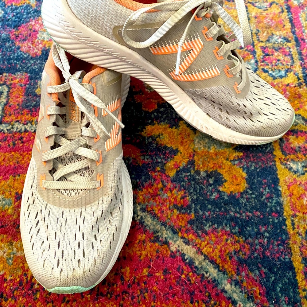 New Balance Athletic Shoes/Shoes, Size 6 for Women